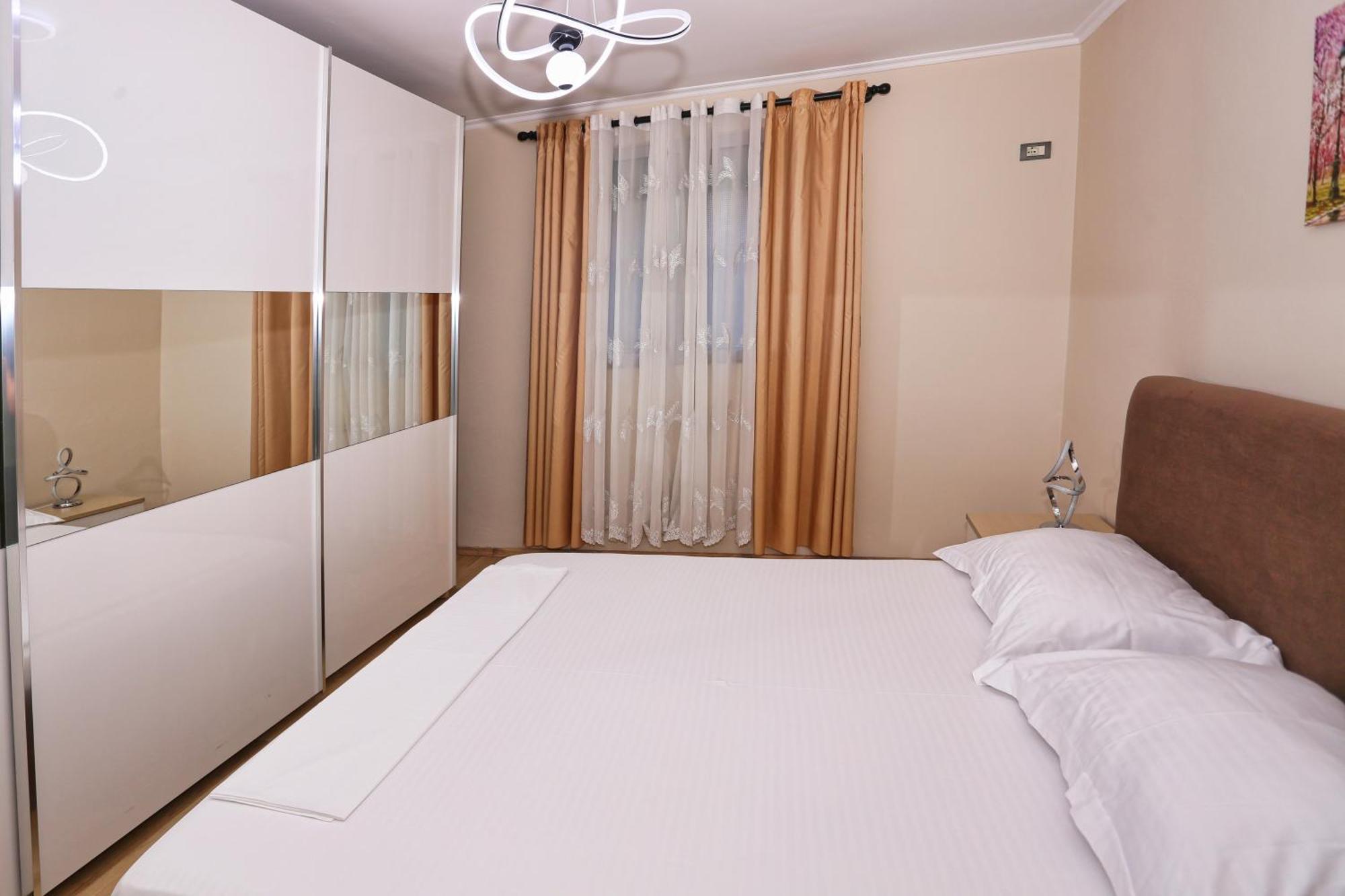 R&B City Center Apartment Tirana Exterior photo